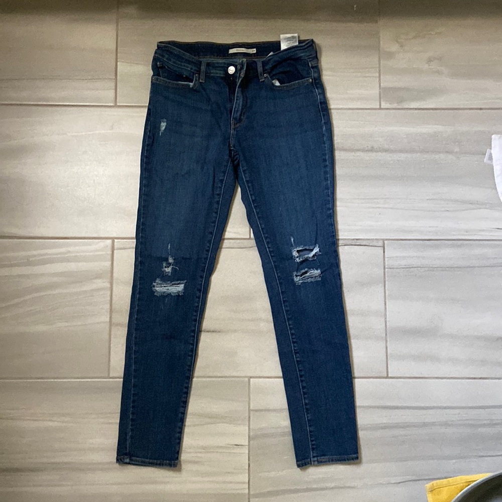 Levi’s 711 skinny jeans. Excellent condition.